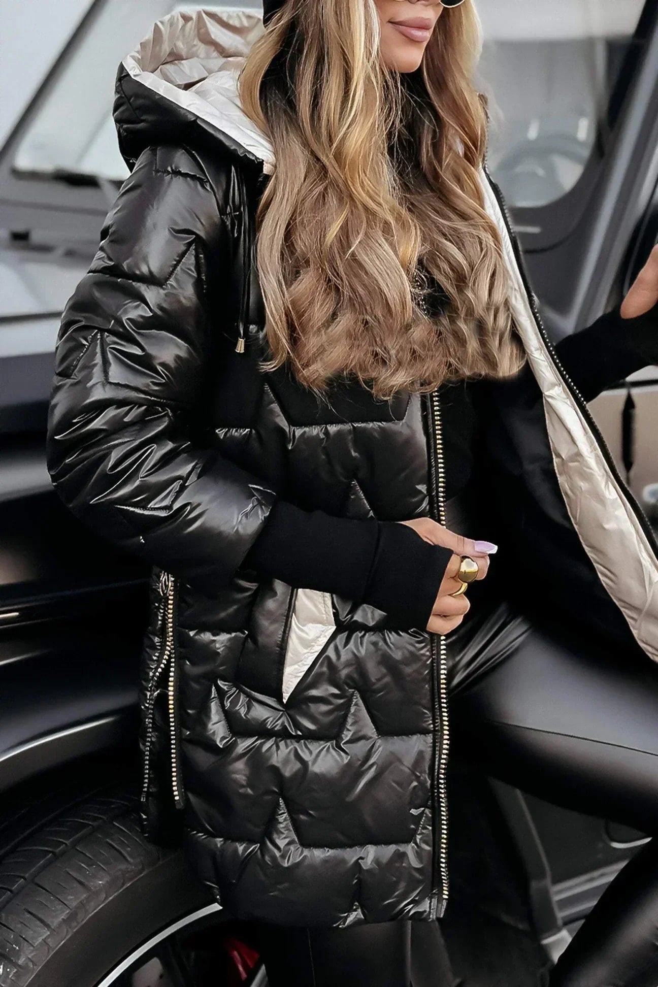 Savrani - Elegant winter coat with hood and padding