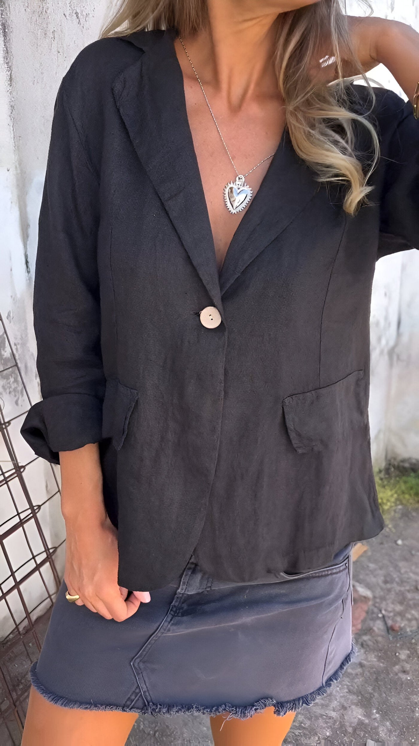 AMAVIRA – LIGHTWEIGHT RETRO-INSPIRED BLAZER